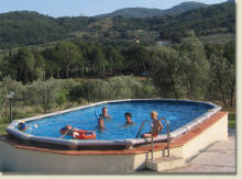L'agriturismo Loppiano, sorge vicino a Firenze a Incisa Valdarno ed � composto di appartamenti confortevoli e una piscina panoramica